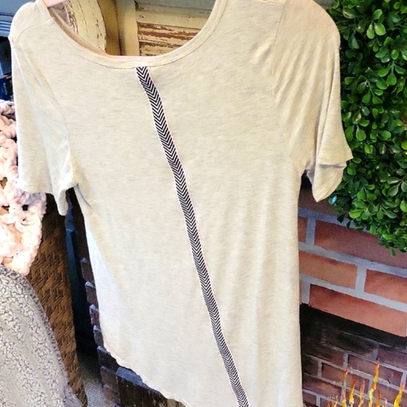 2/$10 French Pastry Y2K Short Sleeve Elephant Tee In Cream Womens S - Picture 3 of 5